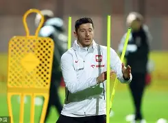 刚刚！莱万多夫斯基在勇士比赛中回归赛场今夜丹佛掘金调整名单以备CBA季后赛，德约科维奇关键时刻状态火爆